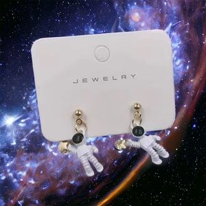 Cute Space Astronaut Asymmetrical Star Stud Earrings Faux‎ Fashion Jewelry